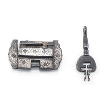 17th century tibet key&lock 